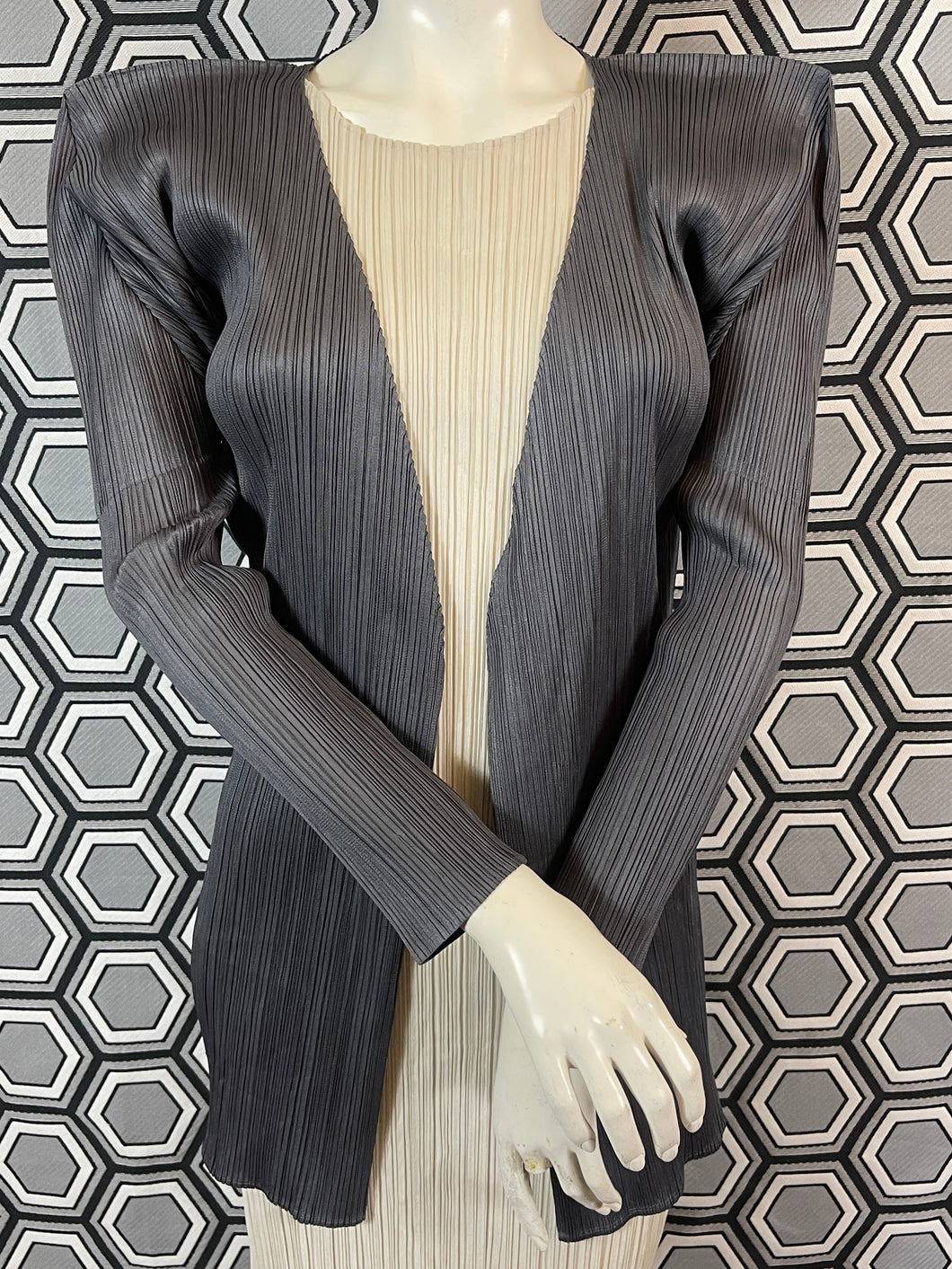 Veste gris foncé Pleats Please Issey Miyake