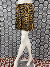 Charger l&#39;image dans la galerie, Short léopard Giambattista Valli taille 36
