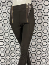Charger l&#39;image dans la galerie, Pantalon Givenchy empiècement cuir taille 36

