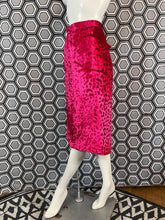 Charger l&#39;image dans la galerie, Jupe en velours Yves Saint Laurent rive gauche taille 44
