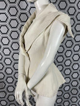 Charger l'image dans la galerie, Veste emblématique Alexander McQueen taille 40
