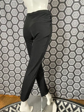 Charger l&#39;image dans la galerie, Pantalon noir Prada taille 34
