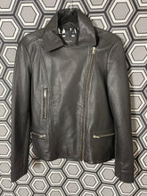 Charger l'image dans la galerie, Veste en cuir noire Paul Smith taille 38

