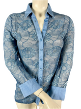 Charger l&#39;image dans la galerie, Chemisier en résille brodée Anne Fontaine taille 38
