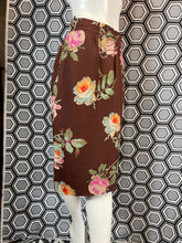 Charger l&#39;image dans la galerie, Jupe à fleurs Ungaro taille 38
