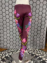 Charger l&#39;image dans la galerie, Incroyable pantalon strass Gai Mattiolo taille 38
