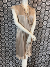 Charger l'image dans la galerie, Robe Queenie en soie taille 40
