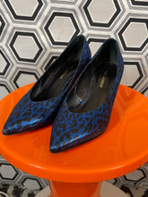 Charger l&#39;image dans la galerie, Escarpins bleu merallisé léopard pointure 37,5 italienne.
