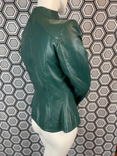 Charger l'image dans la galerie, Veste vintage en cuir Thierry Mugler taille 38
