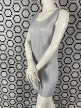 Charger l&#39;image dans la galerie, Mini-robe Pleats Please Issey Miyake taille 38
