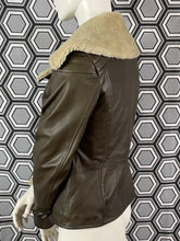 Charger l'image dans la galerie, Veste cuir peau retournée Paul Smith taille 36

