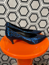 Charger l&#39;image dans la galerie, Escarpins bleu merallisé léopard pointure 37,5 italienne.
