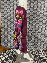 Charger l&#39;image dans la galerie, Incroyable pantalon strass Gai Mattiolo taille 38
