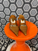 Charger l&#39;image dans la galerie, Paire d’escarpins Michel Perry pointure 36 1/2
