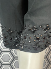 Charger l&#39;image dans la galerie, Bermuda Red Valentino brodé de perles taille 38
