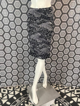 Charger l&#39;image dans la galerie, Jupe Kenzo à décors d’oiseaux taille 40
