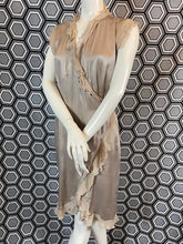 Charger l'image dans la galerie, Robe Queenie en soie taille 40
