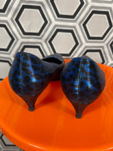 Charger l&#39;image dans la galerie, Escarpins bleu merallisé léopard pointure 37,5 italienne.
