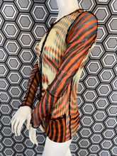 Charger l&#39;image dans la galerie, Cardigan Jean Paul Gaultier modèle Marlène Dietrich taille 38
