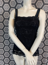 Charger l&#39;image dans la galerie, Haut en dentelle Dolce &amp; Gabbana taille 36
