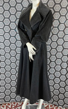 Charger l&#39;image dans la galerie, Manteau Paco Rabanne gros pailleté taille 38
