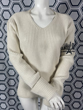 Charger l&#39;image dans la galerie, Pull Jean-Paul Gaultier taille 38
