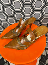 Charger l&#39;image dans la galerie, Paire d’escarpins Michel Perry pointure 36 1/2
