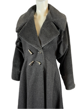 Charger l&#39;image dans la galerie, Manteau Paco Rabanne gros pailleté taille 38
