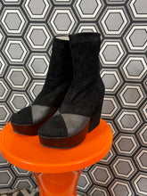 Charger l&#39;image dans la galerie, Paire de bottines en daim Robert Clergerie pointure 37
