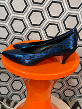 Charger l&#39;image dans la galerie, Escarpins bleu merallisé léopard pointure 37,5 italienne.

