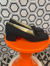 Charger l&#39;image dans la galerie, Mocassins Prada pointure 39
