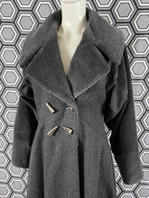 Charger l&#39;image dans la galerie, Manteau Paco Rabanne gros pailleté taille 38
