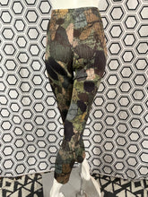 Charger l&#39;image dans la galerie, Pantalon imprimé Pleats Please Issey Miyake
