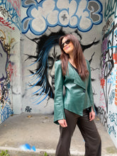 Charger l'image dans la galerie, Veste vintage en cuir Thierry Mugler taille 38
