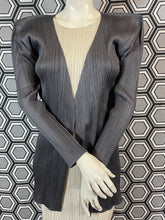 Charger l&#39;image dans la galerie, Veste gris foncé Pleats Please Issey Miyake
