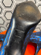 Charger l&#39;image dans la galerie, Escarpins bleu merallisé léopard pointure 37,5 italienne.
