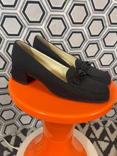 Charger l&#39;image dans la galerie, Mocassins Prada pointure 39
