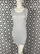 Charger l&#39;image dans la galerie, Mini-robe Pleats Please Issey Miyake taille 38
