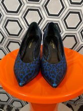 Charger l&#39;image dans la galerie, Escarpins bleu merallisé léopard pointure 37,5 italienne.

