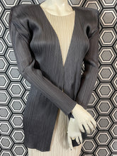 Charger l&#39;image dans la galerie, Veste gris foncé Pleats Please Issey Miyake
