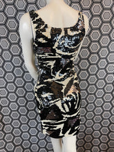 Charger l'image dans la galerie, Superbe robe à sequins Blacktie Oleg Cassini taille 38
