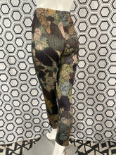 Charger l&#39;image dans la galerie, Pantalon imprimé Pleats Please Issey Miyake
