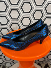 Charger l&#39;image dans la galerie, Escarpins bleu merallisé léopard pointure 37,5 italienne.
