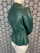 Charger l'image dans la galerie, Veste vintage en cuir Thierry Mugler taille 38
