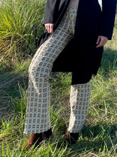 Charger l&#39;image dans la galerie, Pantalon Prada brodé doré taille 38
