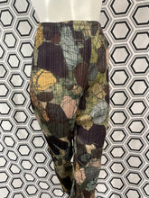 Charger l&#39;image dans la galerie, Pantalon imprimé Pleats Please Issey Miyake
