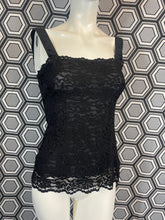 Charger l&#39;image dans la galerie, Haut en dentelle Dolce &amp; Gabbana taille 36
