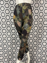 Charger l&#39;image dans la galerie, Pantalon imprimé Pleats Please Issey Miyake
