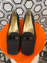 Charger l&#39;image dans la galerie, Mocassins Prada pointure 39
