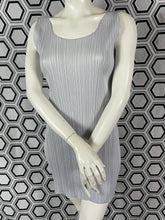 Charger l&#39;image dans la galerie, Mini-robe Pleats Please Issey Miyake taille 38
